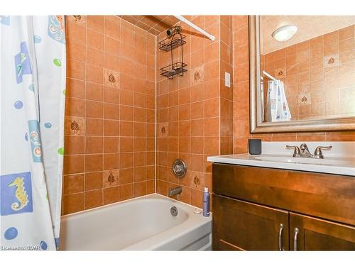 202 Grove Street, Guelph, ON - Indoor Photo Showing Bathroom
