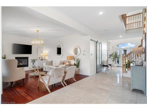 125 Crewson Court, Rockwood, ON - Indoor Photo Showing Living Room With Fireplace