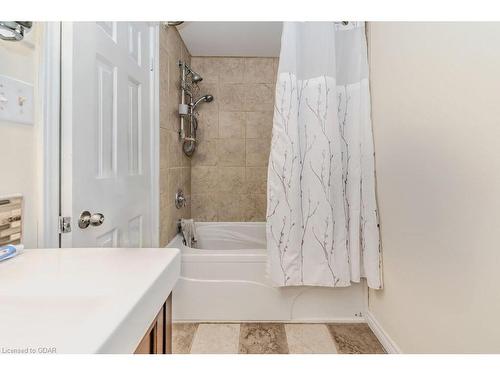 57 Tuscany Court, Cambridge, ON - Indoor Photo Showing Bathroom