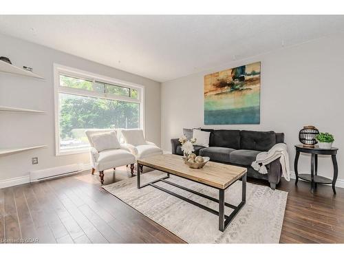 57 Tuscany Court, Cambridge, ON - Indoor Photo Showing Living Room