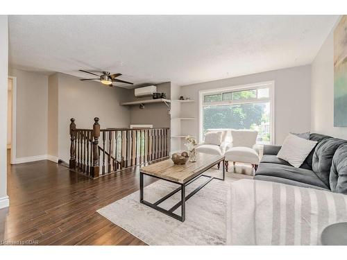 57 Tuscany Court, Cambridge, ON - Indoor Photo Showing Living Room