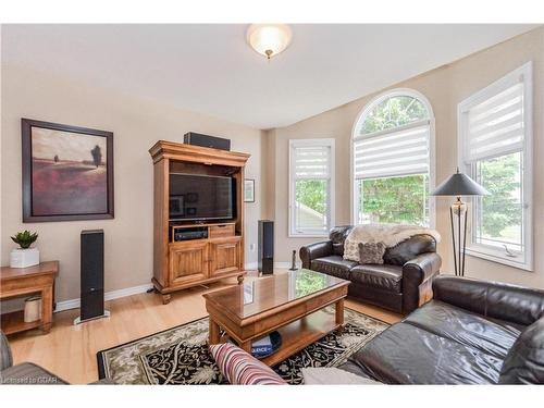 260 Forfar Street E, Fergus, ON - Indoor Photo Showing Living Room