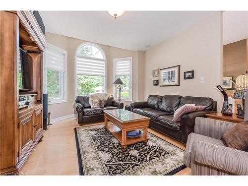 260 Forfar Street E, Fergus, ON - Indoor Photo Showing Living Room