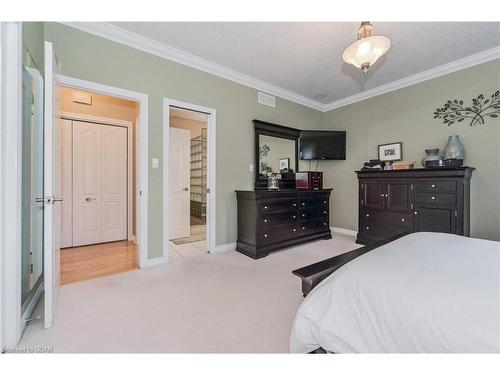 260 Forfar Street E, Fergus, ON - Indoor Photo Showing Bedroom