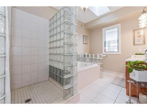 260 Forfar Street E, Fergus, ON - Indoor Photo Showing Bathroom