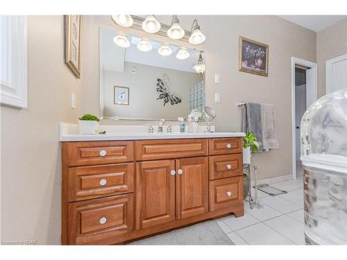 260 Forfar Street E, Fergus, ON - Indoor Photo Showing Bathroom