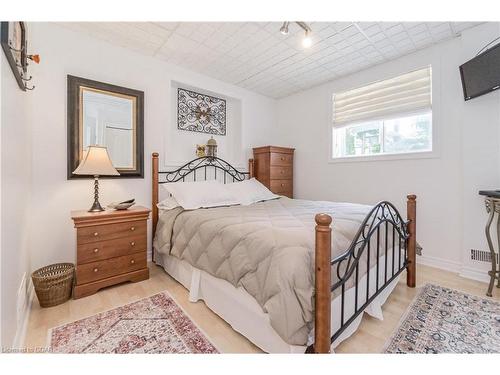 260 Forfar Street E, Fergus, ON - Indoor Photo Showing Bedroom