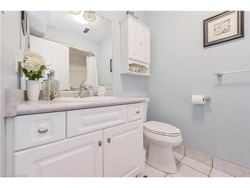 260 Forfar Street E, Fergus, ON - Indoor Photo Showing Bathroom