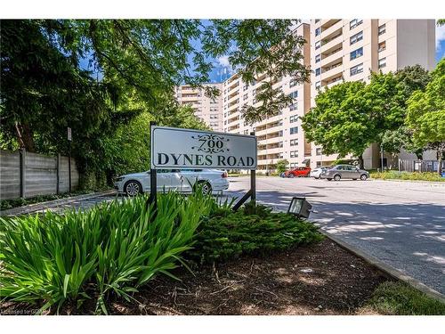 309-700 Dynes Road, Burlington, ON - Outdoor