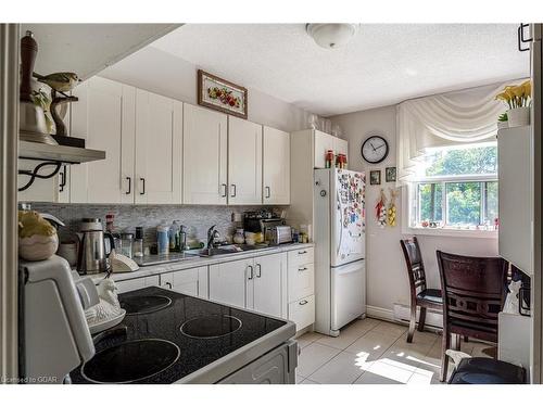 309-700 Dynes Road, Burlington, ON - Indoor Photo Showing Kitchen