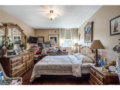 309-700 Dynes Road, Burlington, ON - Indoor Photo Showing Bedroom