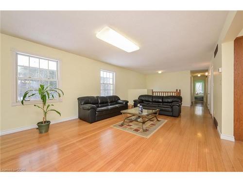 919 Guelph Road, Fergus, ON - Indoor Photo Showing Living Room