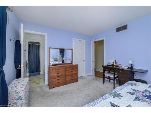 919 Guelph Road, Fergus, ON - Indoor Photo Showing Bedroom