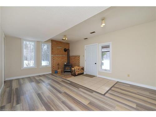 919 Guelph Road, Fergus, ON - Indoor Photo Showing Living Room