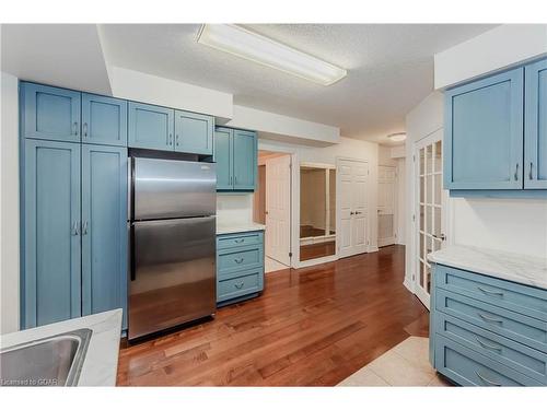 204-245 Scotland Street, Fergus, ON - Indoor Photo Showing Kitchen