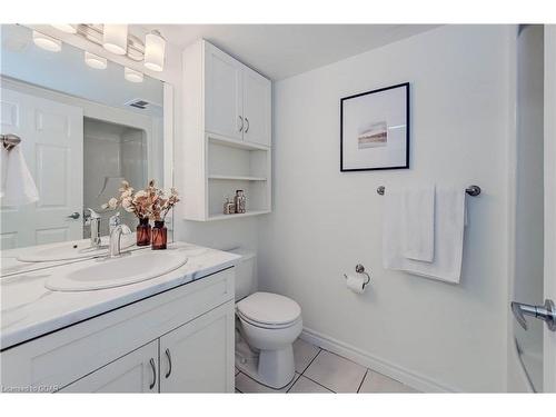 204-245 Scotland Street, Fergus, ON - Indoor Photo Showing Bathroom