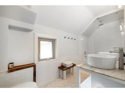 24 Ramore Street, Cambridge, ON - Indoor Photo Showing Bathroom