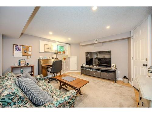 7 Oakwood Avenue, Guelph, ON - Indoor Photo Showing Living Room