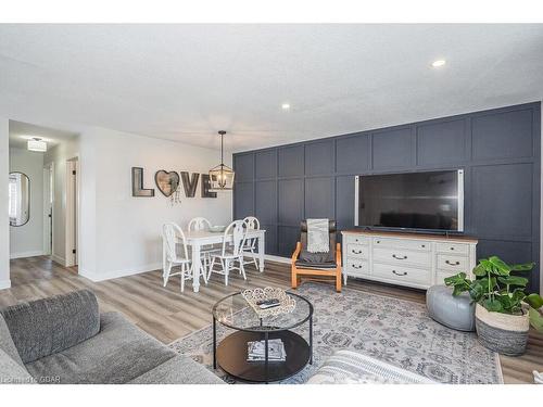 310 Garafraxa Street E, Fergus, ON - Indoor Photo Showing Living Room