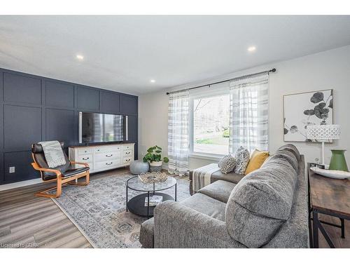 310 Garafraxa Street E, Fergus, ON - Indoor Photo Showing Living Room