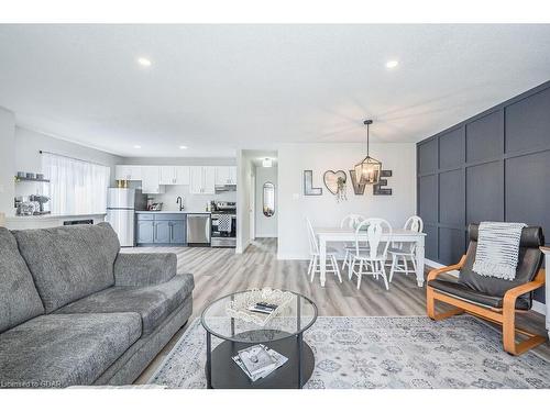 310 Garafraxa Street E, Fergus, ON - Indoor Photo Showing Living Room