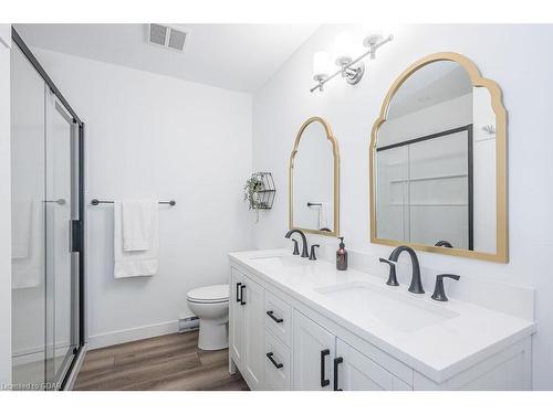 310 Garafraxa Street E, Fergus, ON - Indoor Photo Showing Bathroom