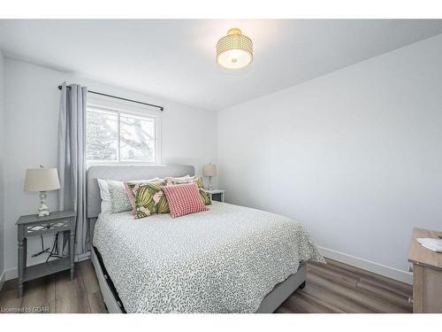 310 Garafraxa Street E, Fergus, ON - Indoor Photo Showing Bedroom