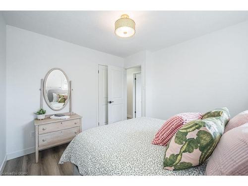 310 Garafraxa Street E, Fergus, ON - Indoor Photo Showing Bedroom