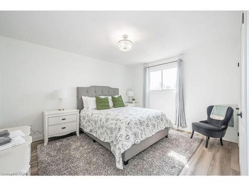 310 Garafraxa Street E, Fergus, ON - Indoor Photo Showing Bedroom