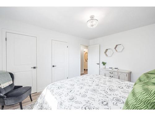 310 Garafraxa Street E, Fergus, ON - Indoor Photo Showing Bedroom