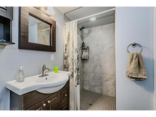 4407 Victoria Road S, Guelph, ON - Indoor Photo Showing Bathroom
