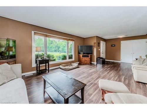 4407 Victoria Road S, Guelph, ON - Indoor Photo Showing Living Room
