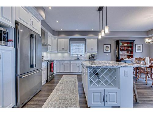 587 Hawthorne Place, Woodstock, ON - Indoor Photo Showing Kitchen With Upgraded Kitchen