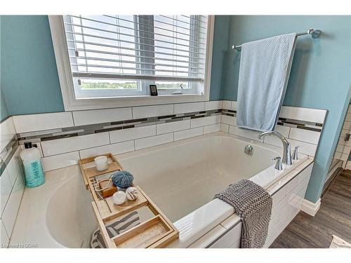 587 Hawthorne Place, Woodstock, ON - Indoor Photo Showing Bathroom