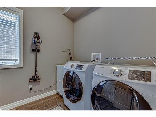 587 Hawthorne Place, Woodstock, ON - Indoor Photo Showing Laundry Room