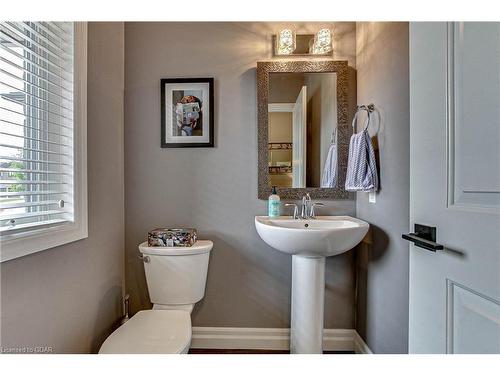 587 Hawthorne Place, Woodstock, ON - Indoor Photo Showing Bathroom