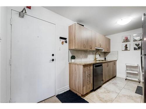 403-55 Yarmouth Street, Guelph, ON - Indoor Photo Showing Kitchen