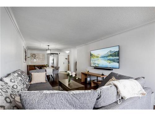 403-55 Yarmouth Street, Guelph, ON - Indoor Photo Showing Living Room