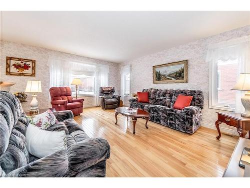 23 Cherry Blossom Circle, Guelph, ON - Indoor Photo Showing Dining Room With Fireplace