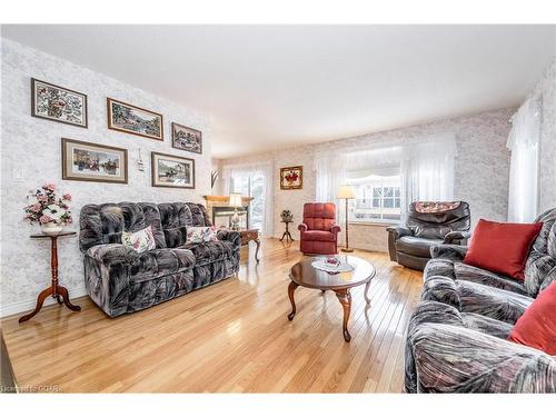 23 Cherry Blossom Circle, Guelph, ON - Indoor Photo Showing Kitchen With Double Sink