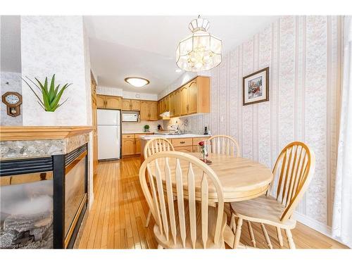 23 Cherry Blossom Circle, Guelph, ON - Indoor Photo Showing Kitchen With Double Sink