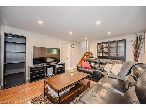 95 Balmoral Drive, Guelph, ON - Indoor Photo Showing Living Room