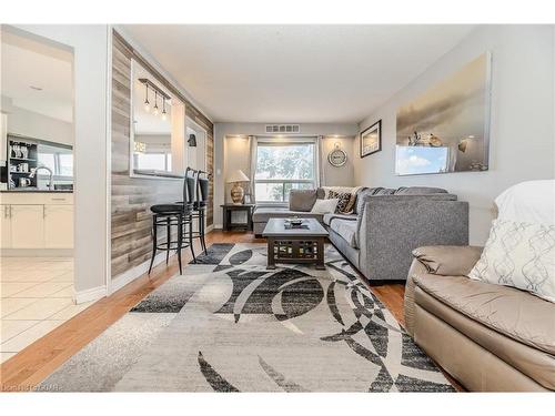 109 Hawkins Drive, Cambridge, ON - Indoor Photo Showing Living Room