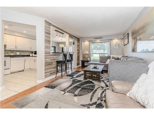 109 Hawkins Drive, Cambridge, ON - Indoor Photo Showing Living Room