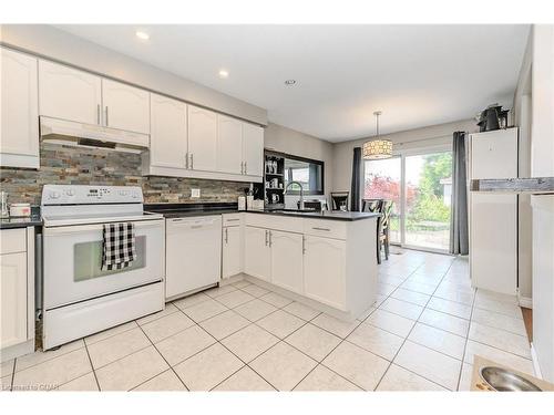 109 Hawkins Drive, Cambridge, ON - Indoor Photo Showing Kitchen