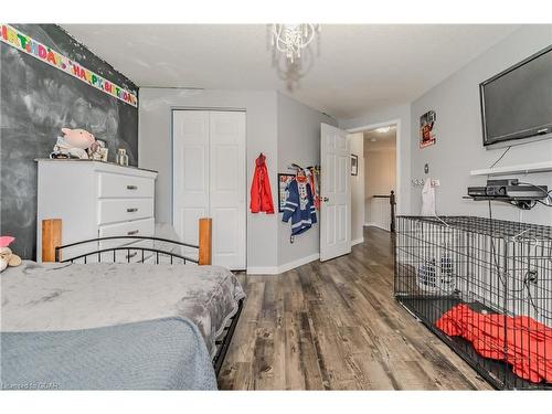 109 Hawkins Drive, Cambridge, ON - Indoor Photo Showing Bedroom