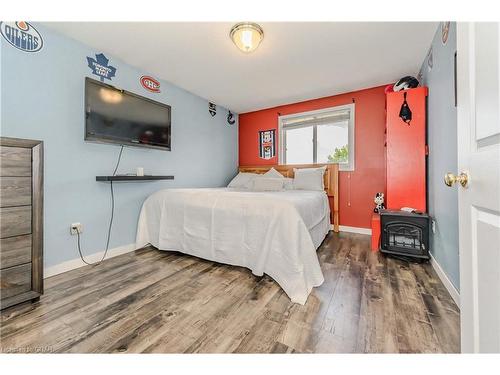 109 Hawkins Drive, Cambridge, ON - Indoor Photo Showing Bedroom