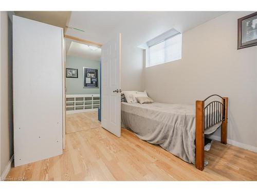 109 Hawkins Drive, Cambridge, ON - Indoor Photo Showing Bedroom