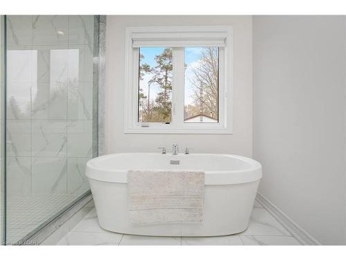 132 Drexler Avenue, Rockwood, ON - Indoor Photo Showing Bathroom