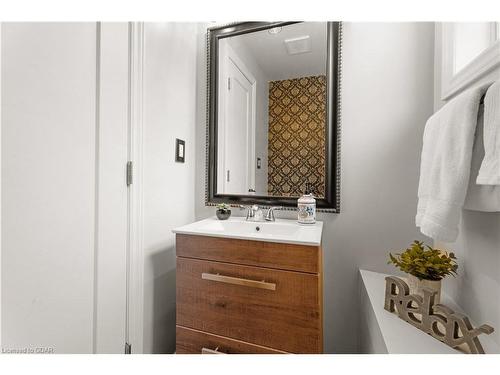 16 Walter Street, Guelph, ON - Indoor Photo Showing Bathroom